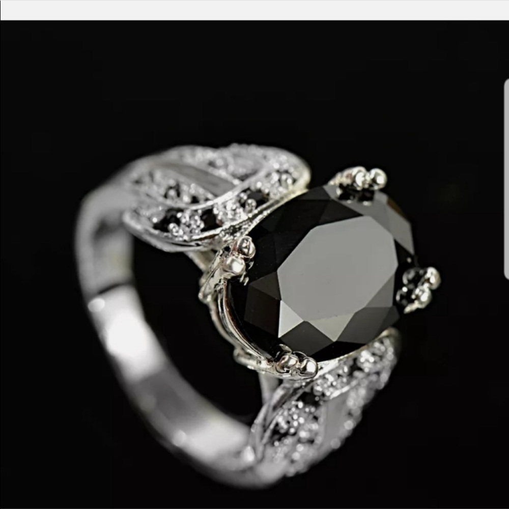 New 18k white gold Plated black sapphire ring - Picture 3 of 3
